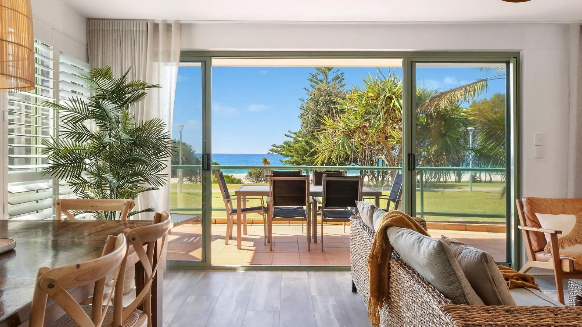 Apartment 3 Surfside Byron Bay